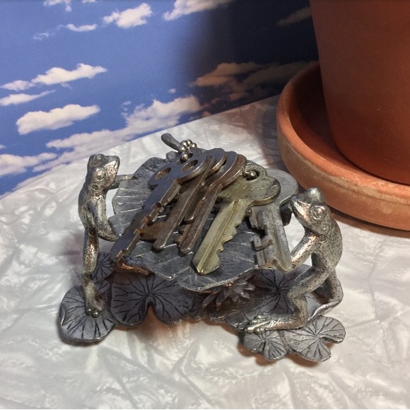 Metzke frogs signed pewter small stand tealight or whatever dated 1994 vintage - Picture 6 of 10